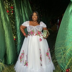 Elegant White Floral Wedding Dress